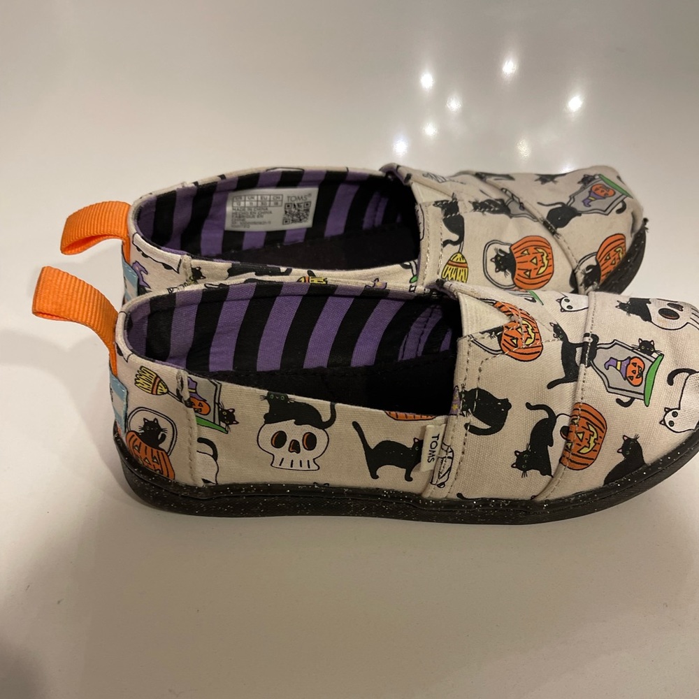 TOMs - kids glow in dark Halloween shoe